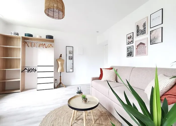 L'authentique *studio *parking Prive* *wifi*calme アパート